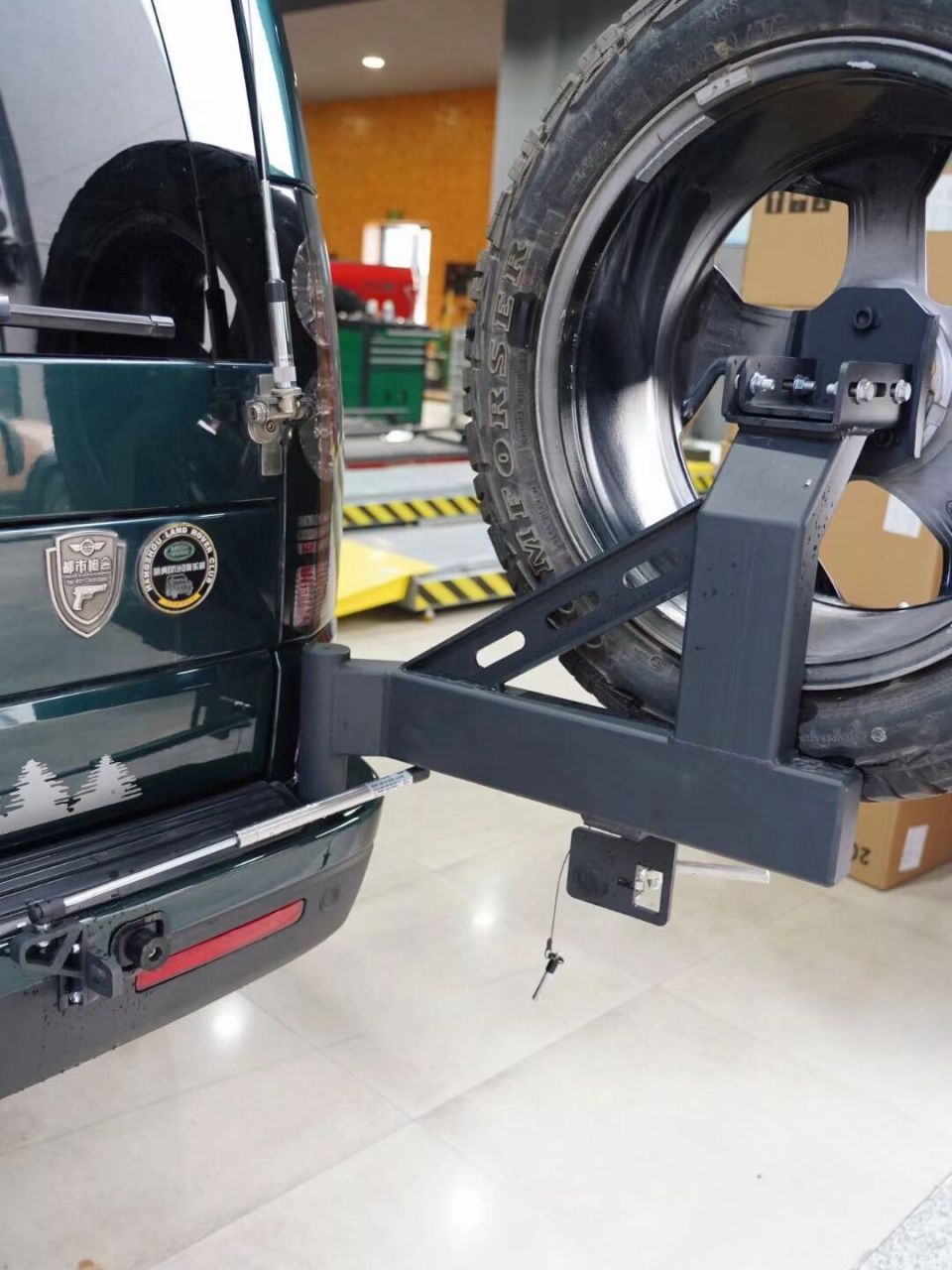 发现四改后挂备胎架 后杠拖车钩 #路虎# #路虎发现四# #备胎