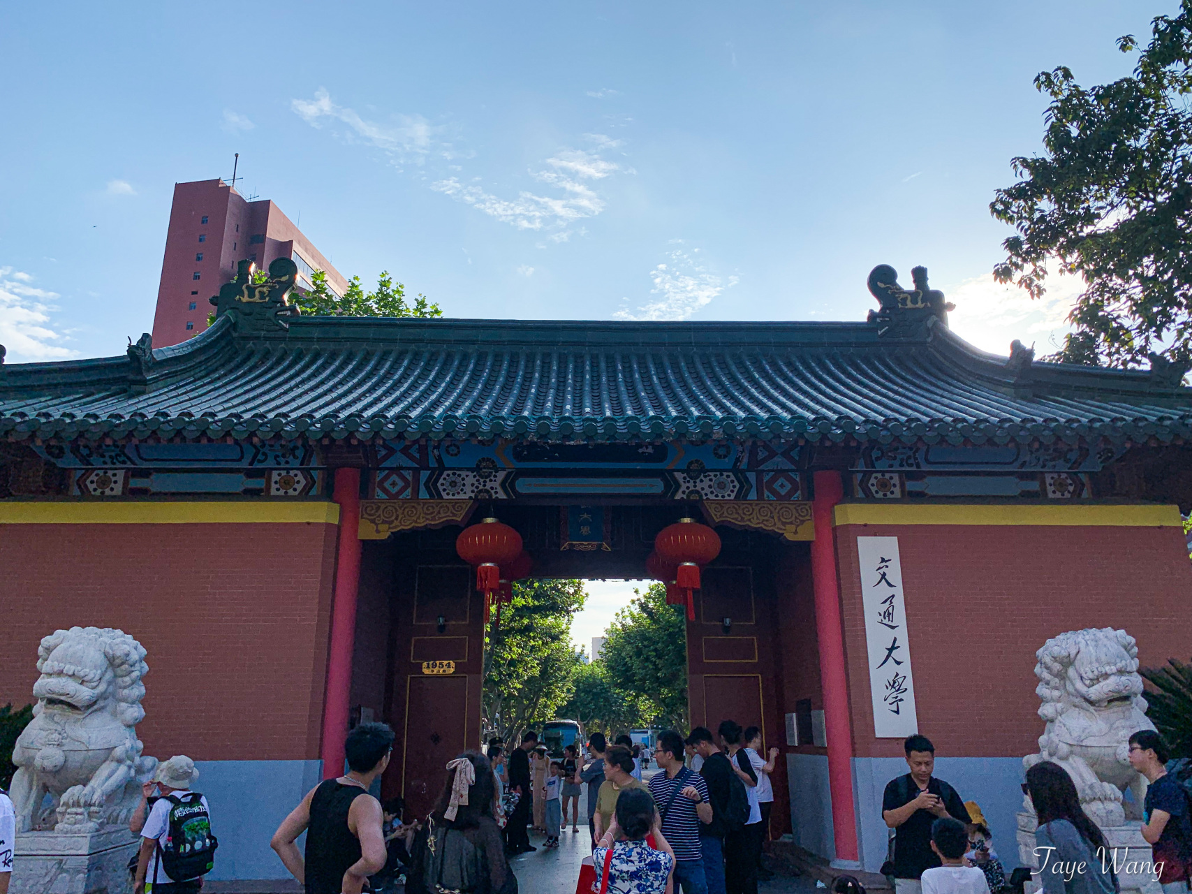 参观高等学府; 上海交通大学(徐汇校区), 真的好喜欢学校的建筑, 保有