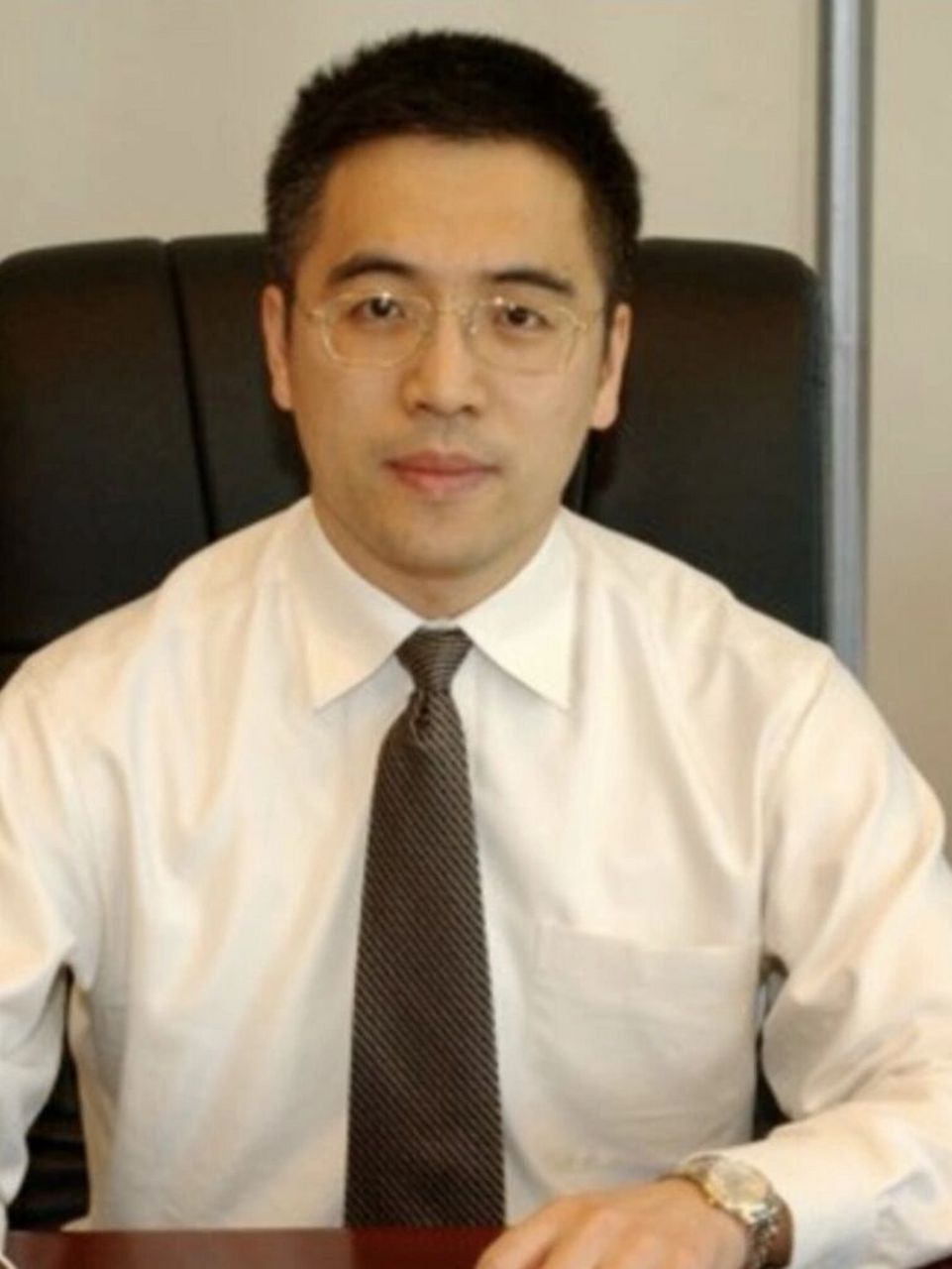 谷澍,他这毕业后直接起飞01 农行行长谷澍 的履历1990年8月毕业于