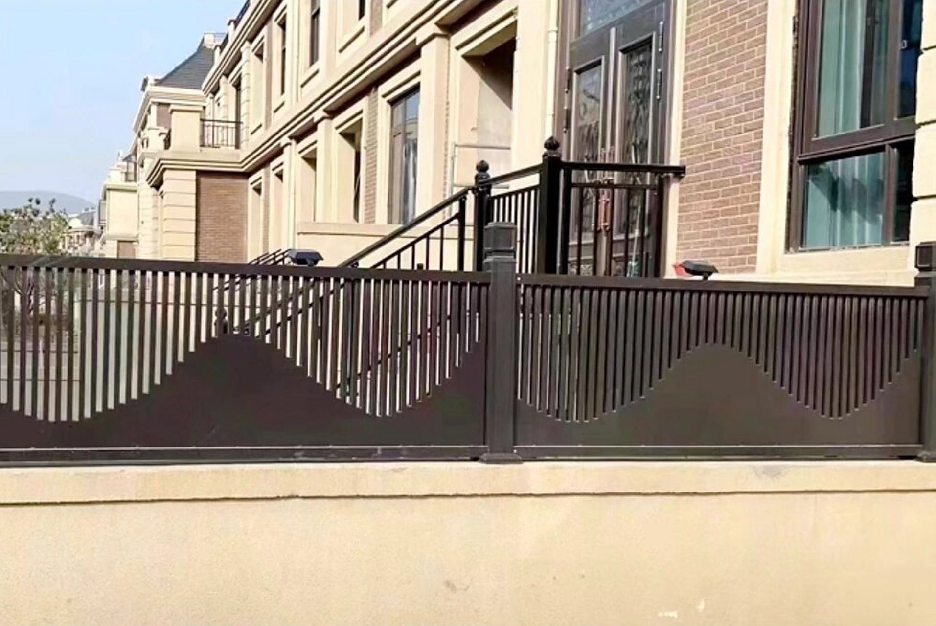 新中式现代风格围墙护栏92 随着社会的发展和生活水平的提高,人们的