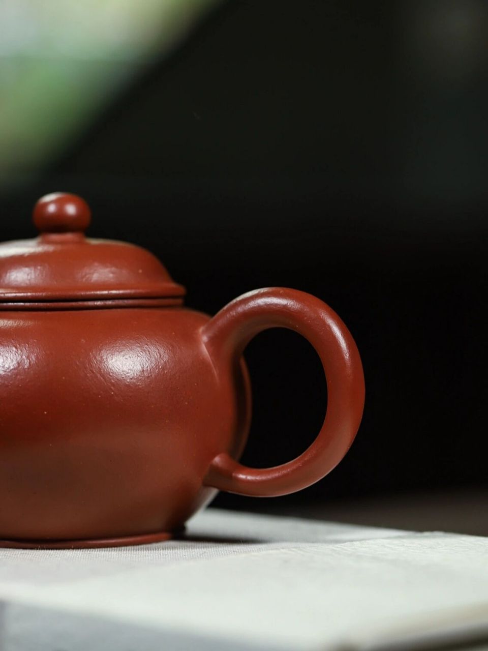 黄龙山大红泥水平壶,紫砂泥料中的第一梯队 针对紫砂泥料的多样性