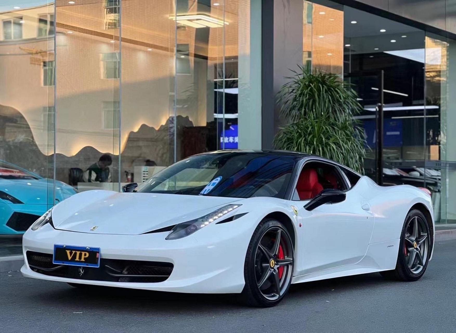 5l自吸 v8.价格不过百万  10年7月11款法拉利458双门双座超跑 4.