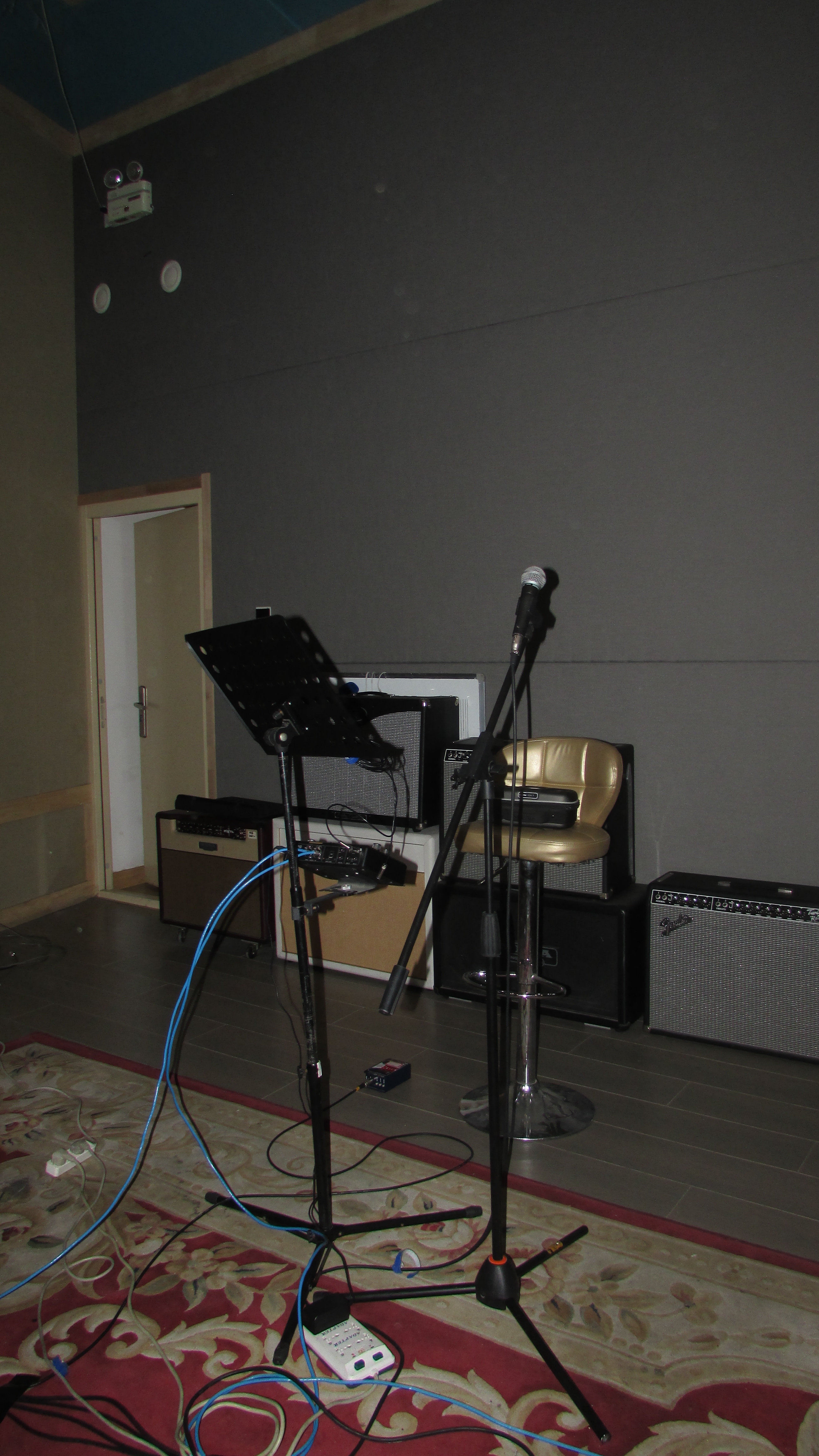 家庭练歌房图片大全派出所音乐娱乐室老烧听音室混音间室内混响录音棚