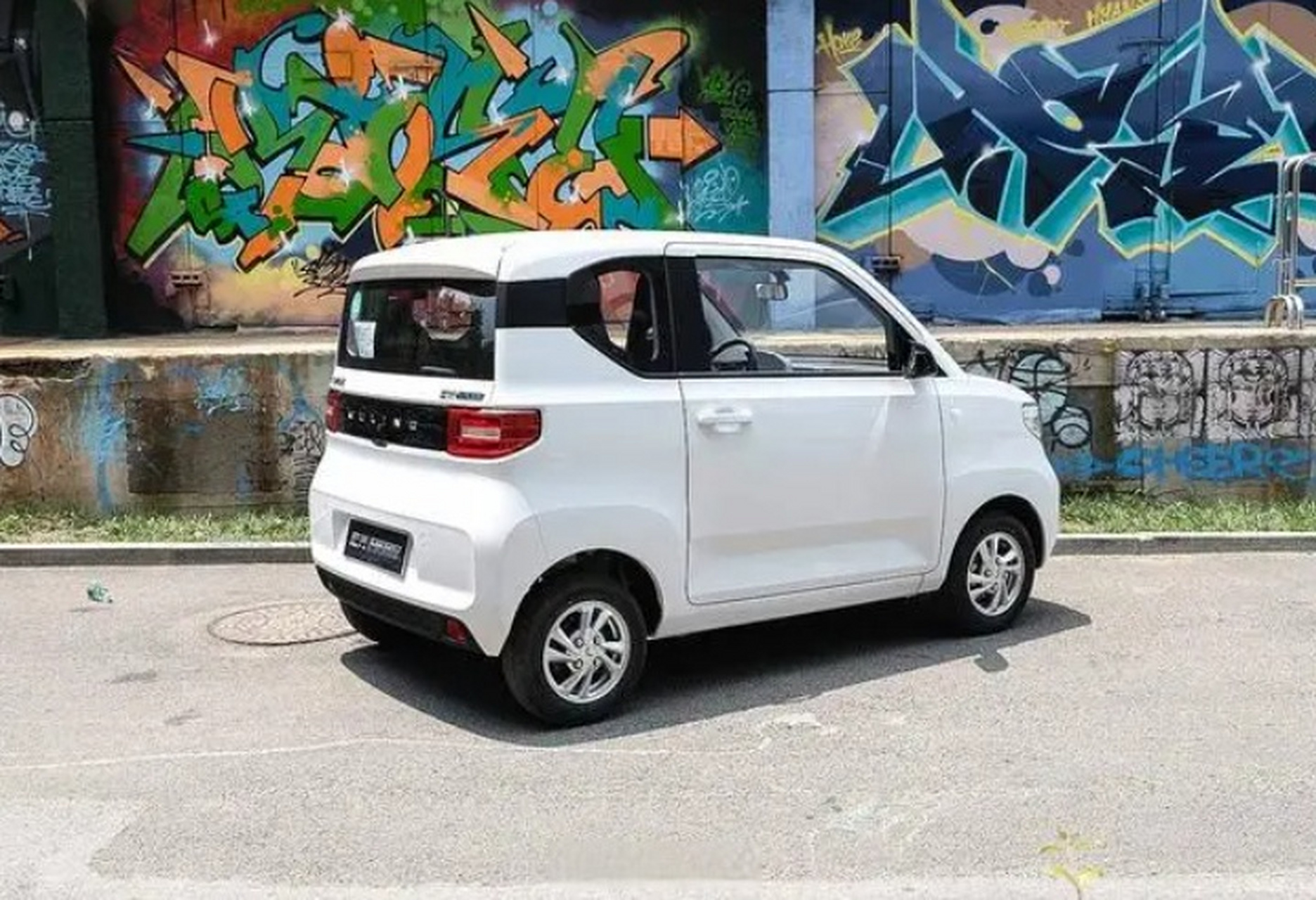 工信部申报曝光新款五菱宏光miniev的实车图片.