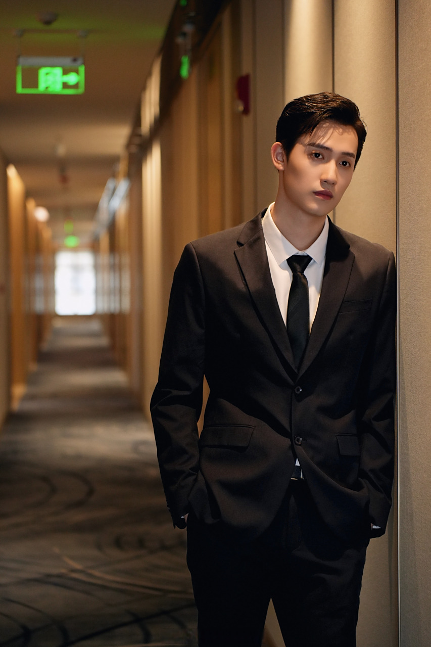 一组迟到的出发图#行业电视荣誉盛典##演员的番外##阳兵卓