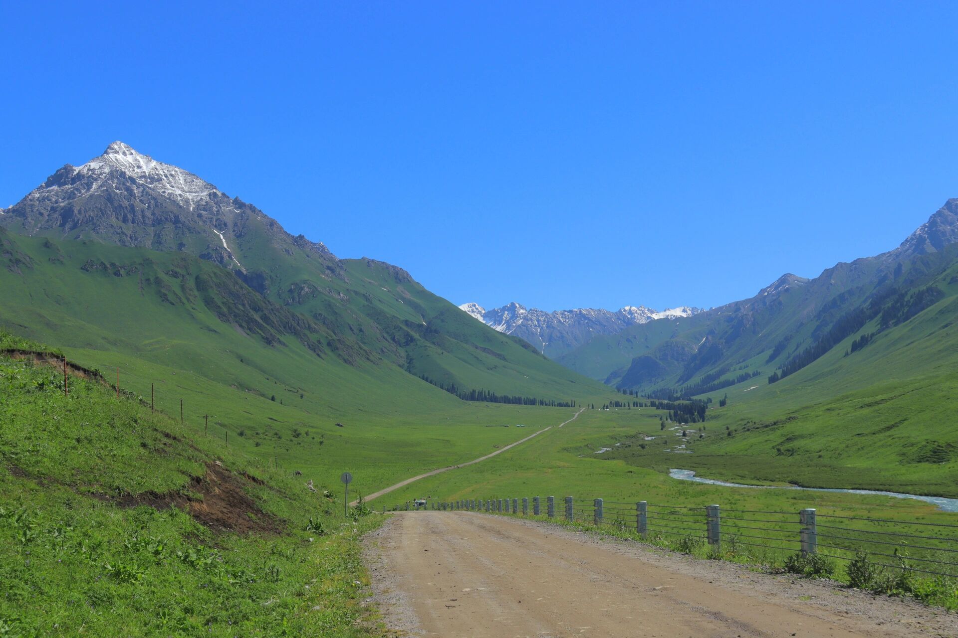 唐布拉孟克特古道超全攻略 整个孟克特古道风景很美,好多段道路都让人