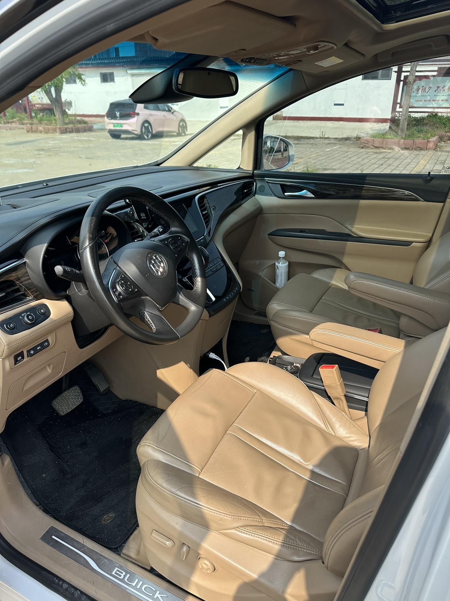 x 17年别克gl8商务es旗舰3999最顶配 蒙娜丽莎套件,座椅通风加热,三处