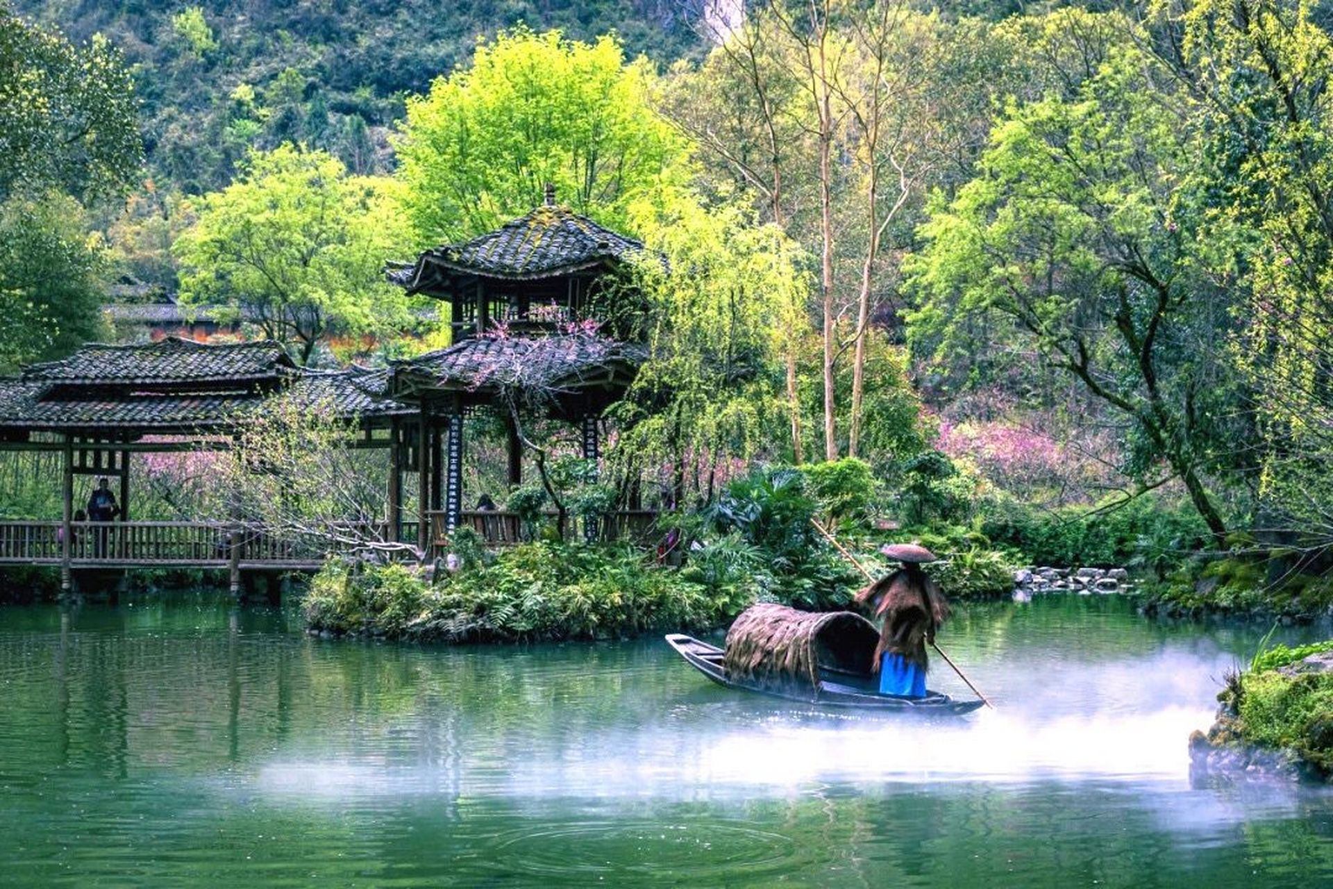 酉阳桃花源 酉阳桃花源景区位于渝,鄂,湘,黔四省市结合部的武陵山区
