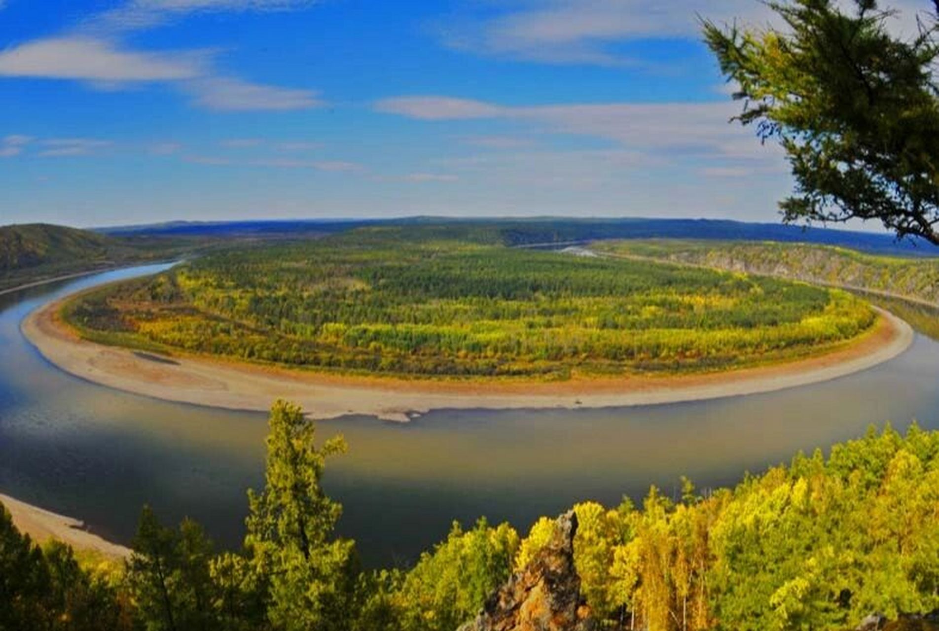 北极岛,龙江第一湾免票攻略 在漠河,有一个旅游景区叫做"龙江第一湾".