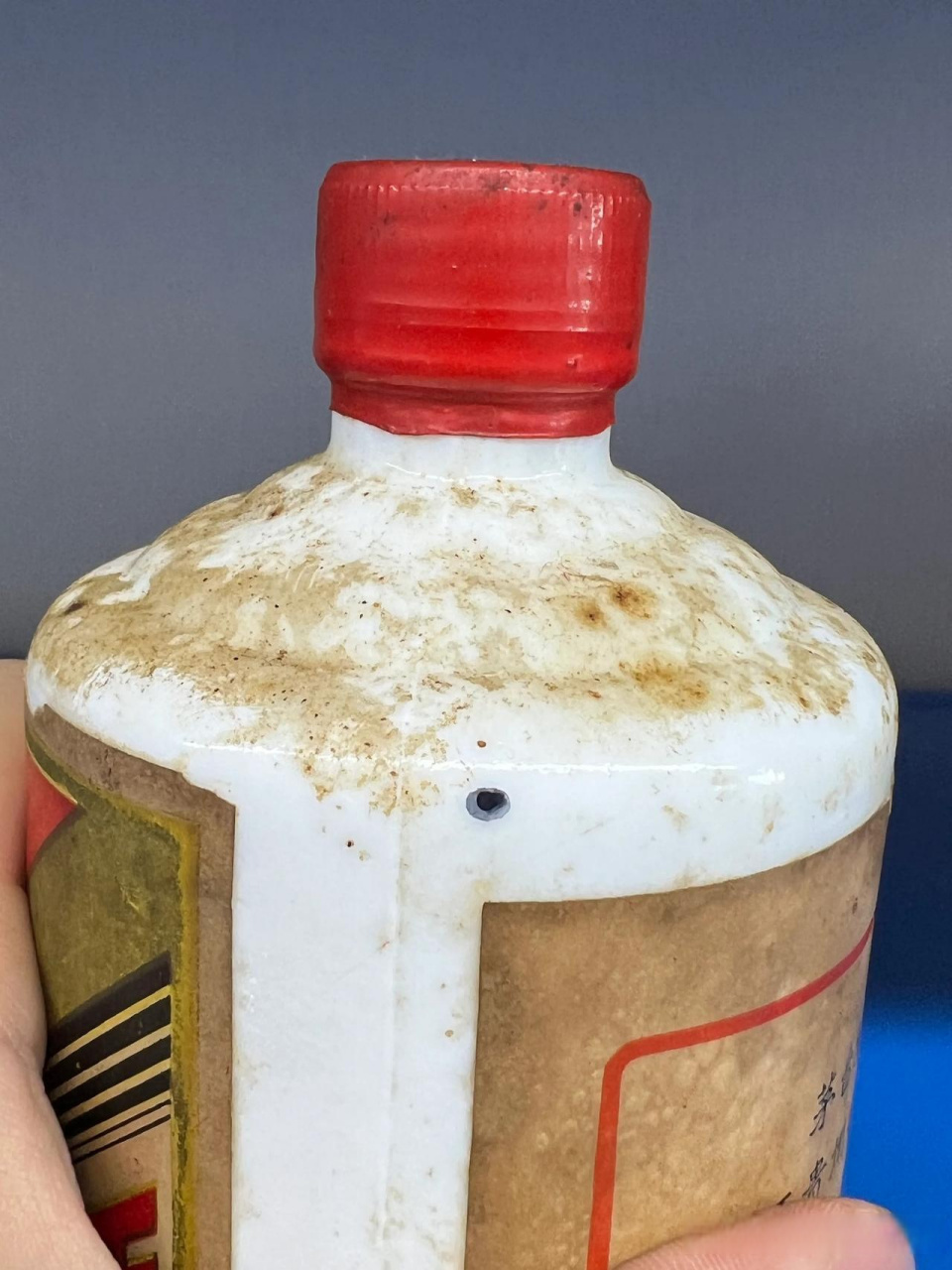 1980年的三大革命茅台,已经44年的老酒了,通过储存环境,必定在南方啊!