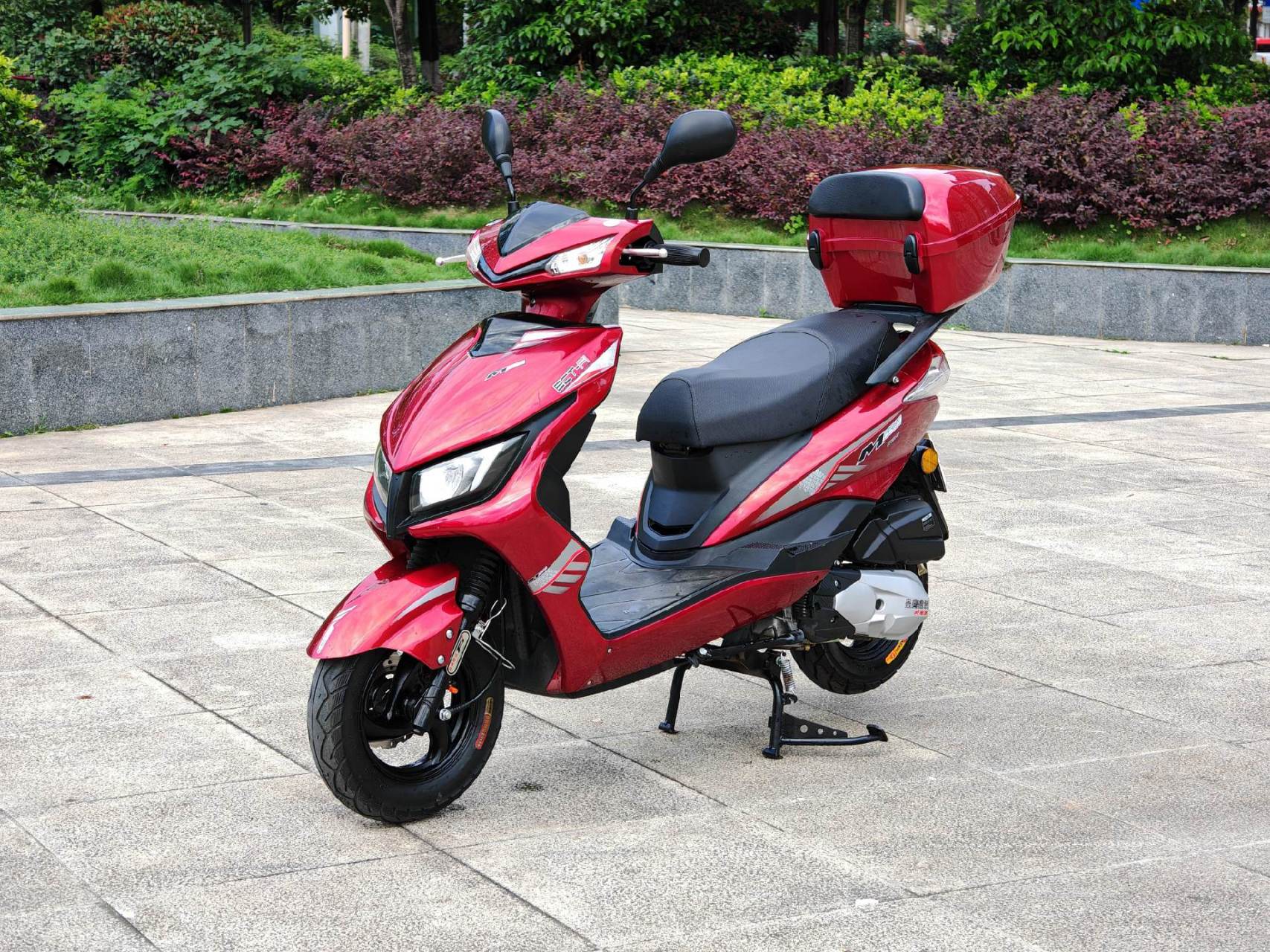 车型:晶鹰建设125踏板摩托车.