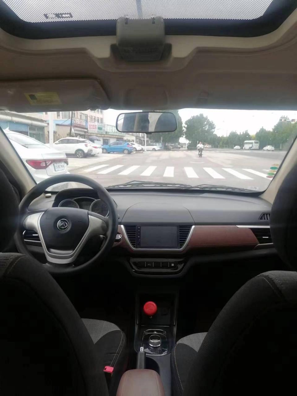 新到丽驰v6六块电瓶油电两用,72伏3500瓦电机,倒车影像,四门电动,带