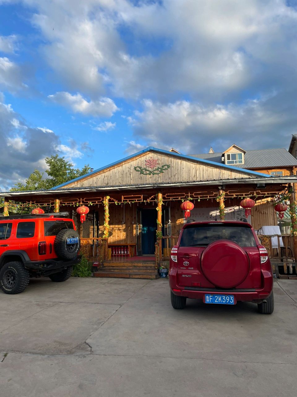 第一天海拉尔住佳美民宿(图一图二),是一个小区的联排小别墅,房间挺