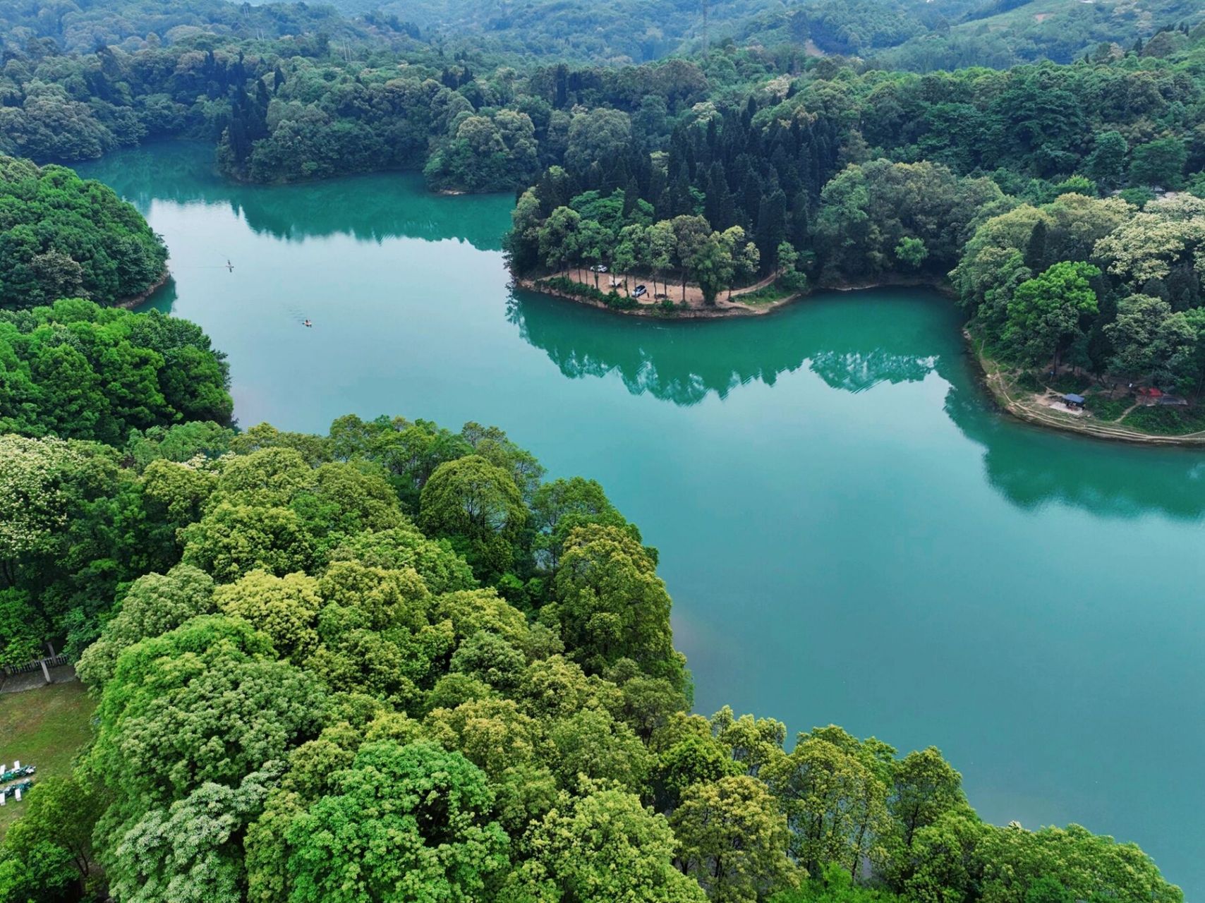 避暑好地方 | "西川宝镜"崇州白塔湖 "西川宝镜"白塔湖位于崇州市道明
