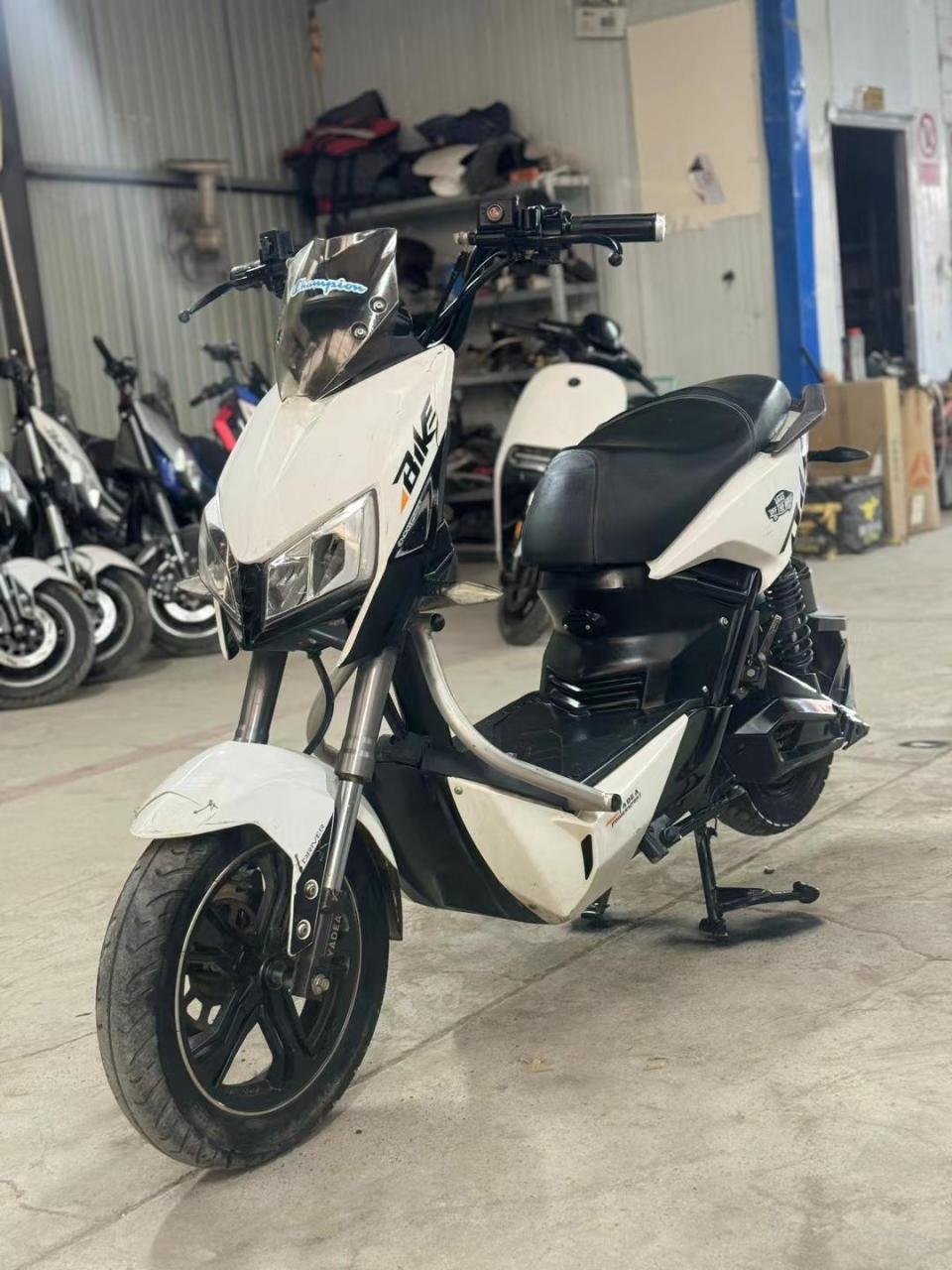 雅迪x5,只要2xxx,喜欢的来电摩