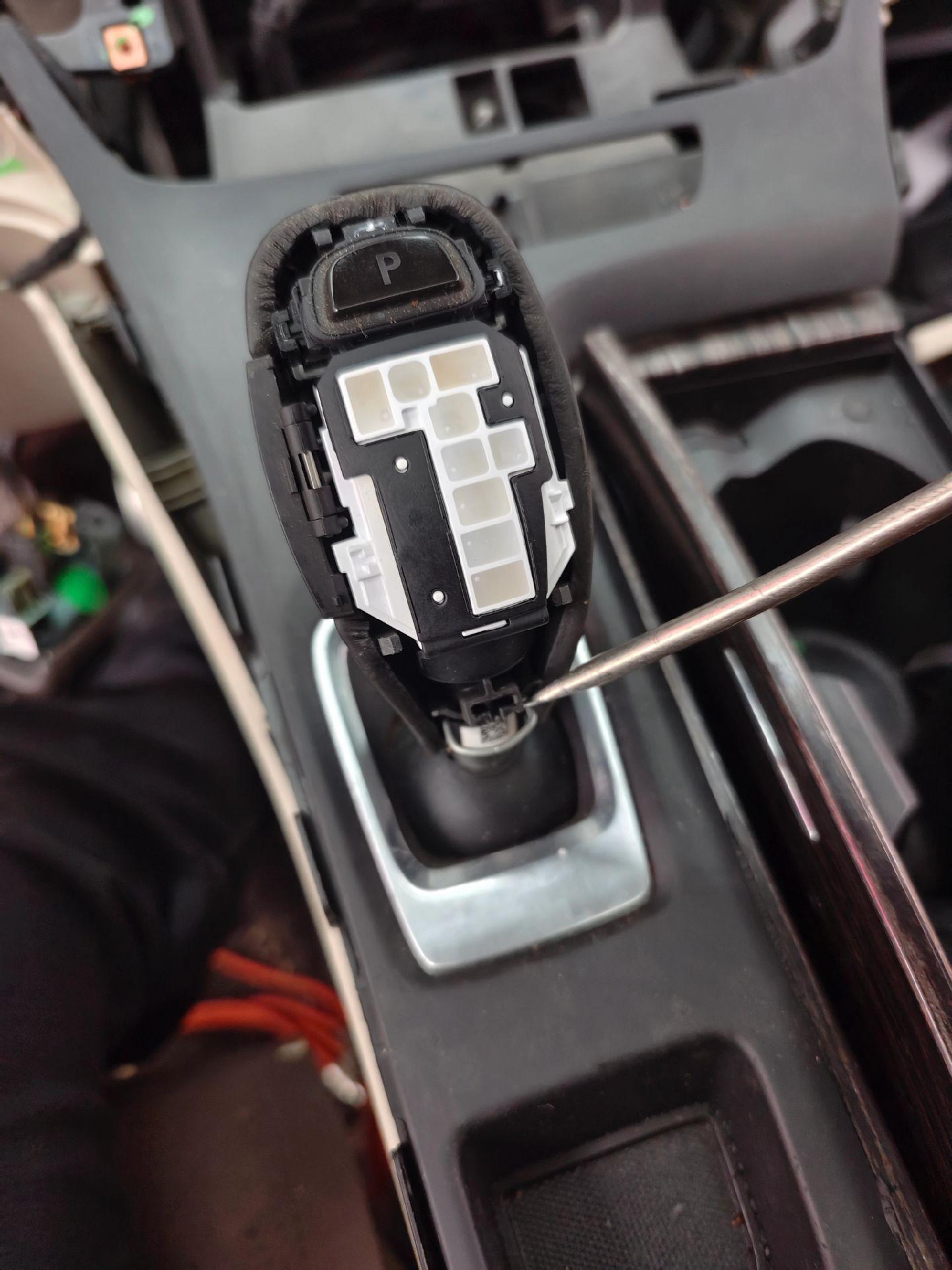 别克凯越自动挡把拆