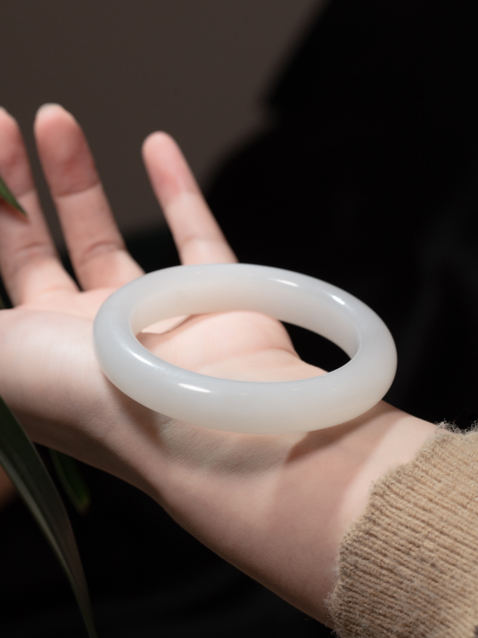 🎈名称:和田玉羊脂白玉手镯 🎈圈口:55.