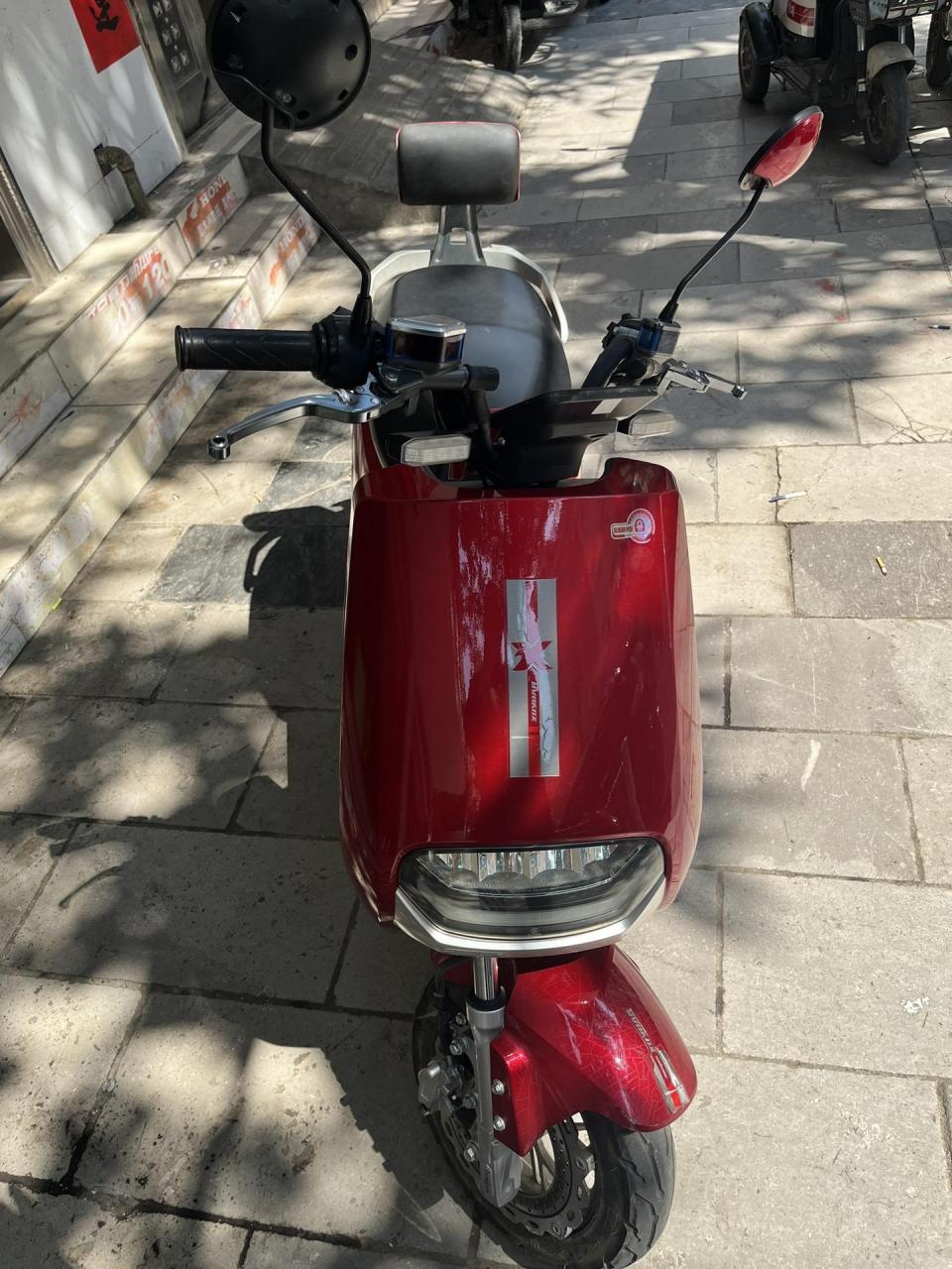 抵押到期处理 轩源电动车 72伏 车况9成新 新车四千多 证件齐全 电瓶