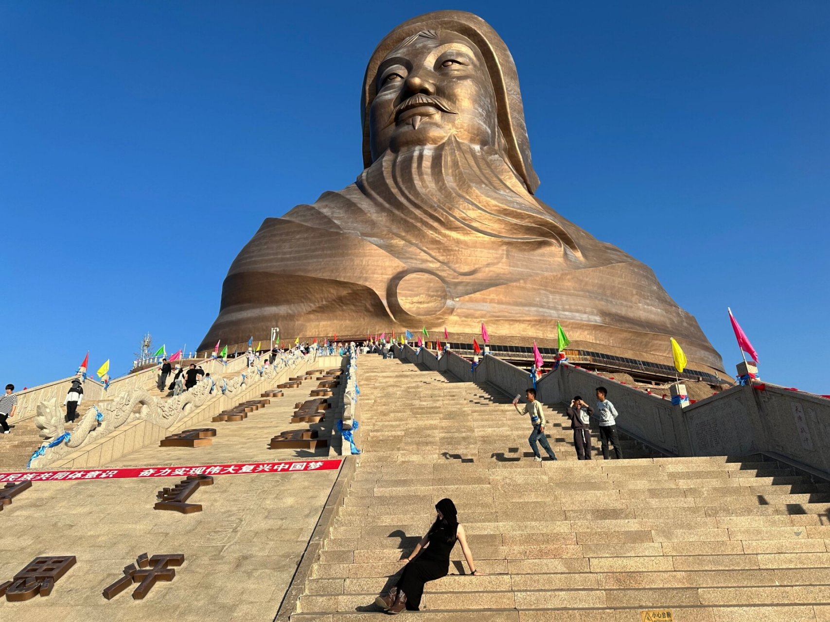 乌海市成吉思汗雕像图片