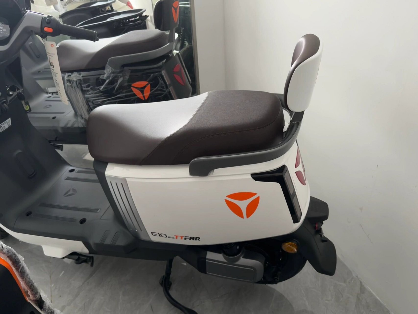 雅迪冠能e10lite 运动版 性能加持,全方位舒适驾驶体验 app蓝牙链接