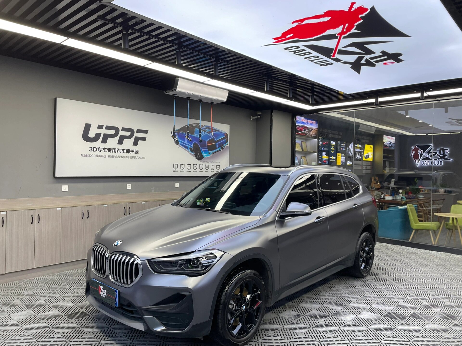 宝马x1改色案例分享7515 电光金属钛灰是电光系列改色膜最受欢迎