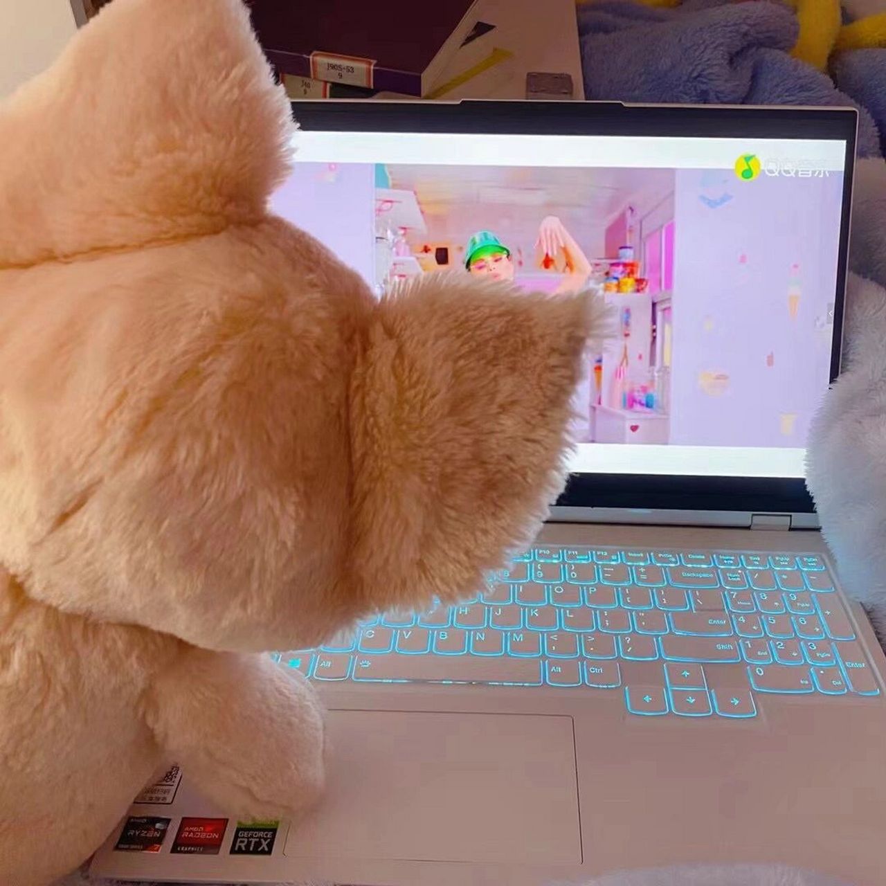 联想拯救者r9000p键盘加这个壁纸太美了太美了配上我的儿儿 更美咯