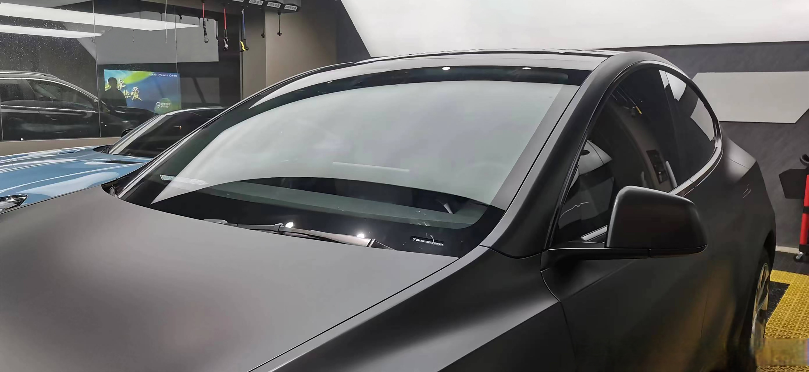 [三生]为什么要给#汽车贴膜#,一种是#车窗玻璃膜#,一种是#汽车漆面