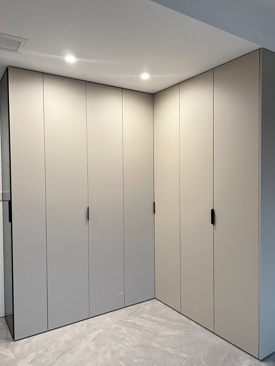 全屋整家定制|主卧l型衣柜 超省空间73 92全屋定制&落地实拍 奶油