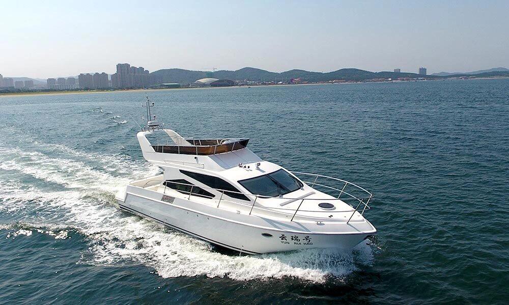 这是一款豪华游艇飞桥款的入门款,价格100多