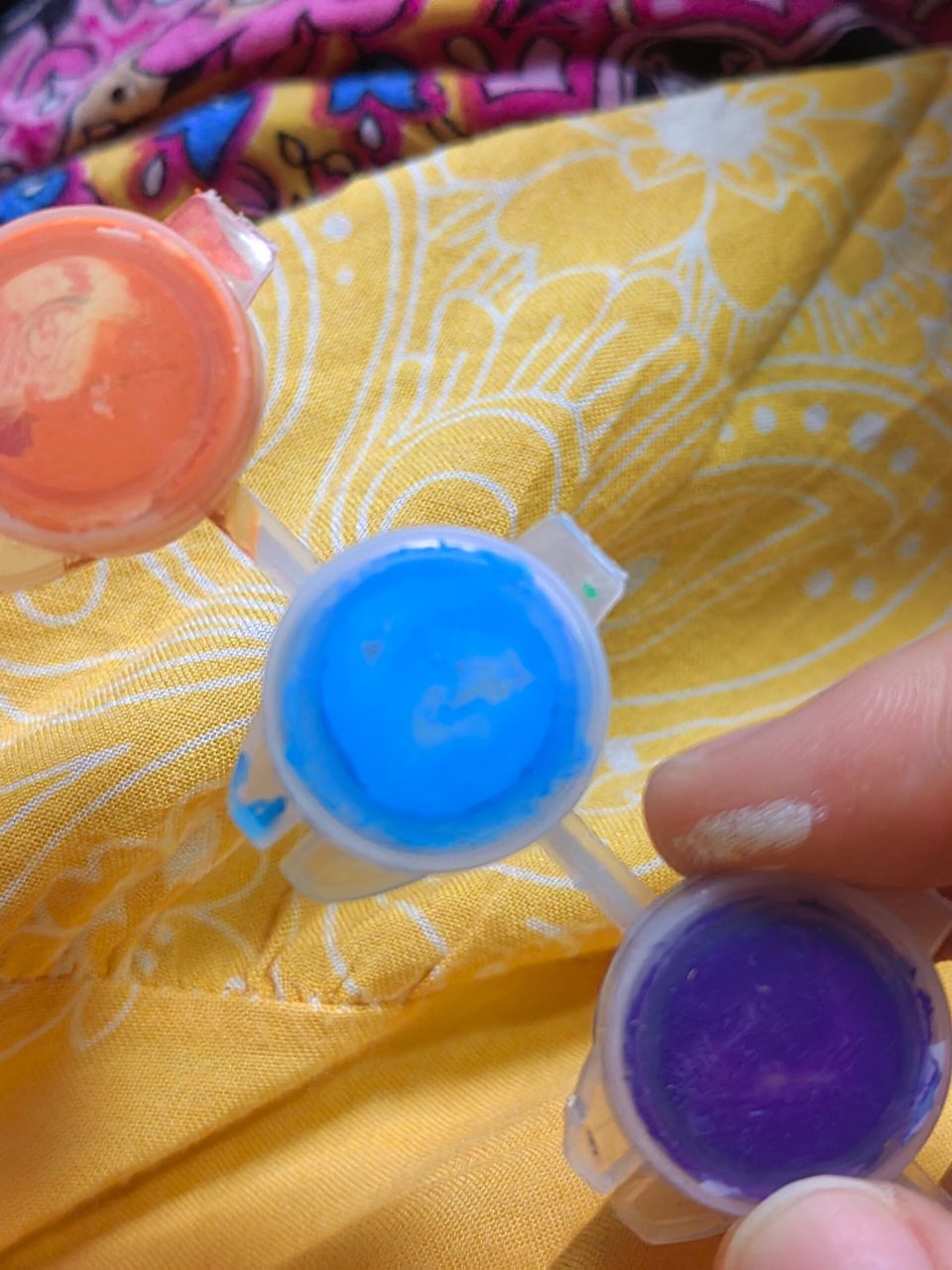 请问这个天蓝色怎么用其他蓝色调出来?