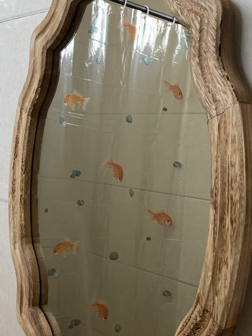 淘到emoji08同款镜子 镜子很重很大,大到可以当浴室镜了,质量好好