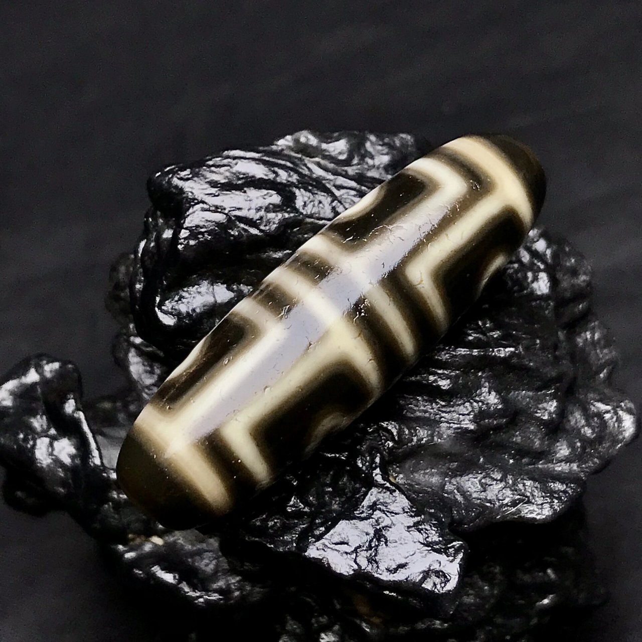 台湾牙黄四眼菩提天珠90260/颗 珠子老气感十足,料子油糯,皮壳风化