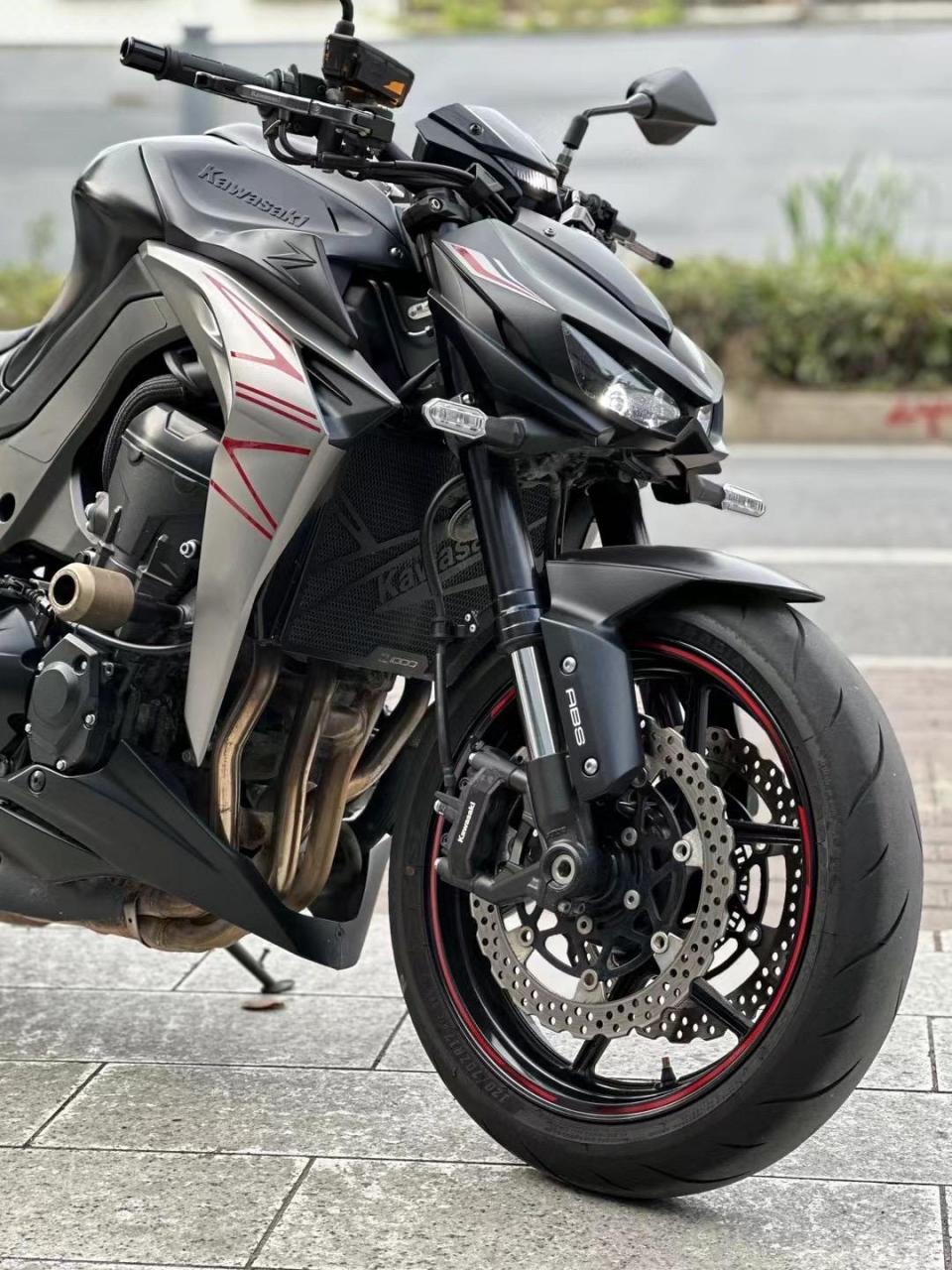 品牌:川崎z1000 年份:21年 行驶:10000多公里 手续:全国提档过户 广东