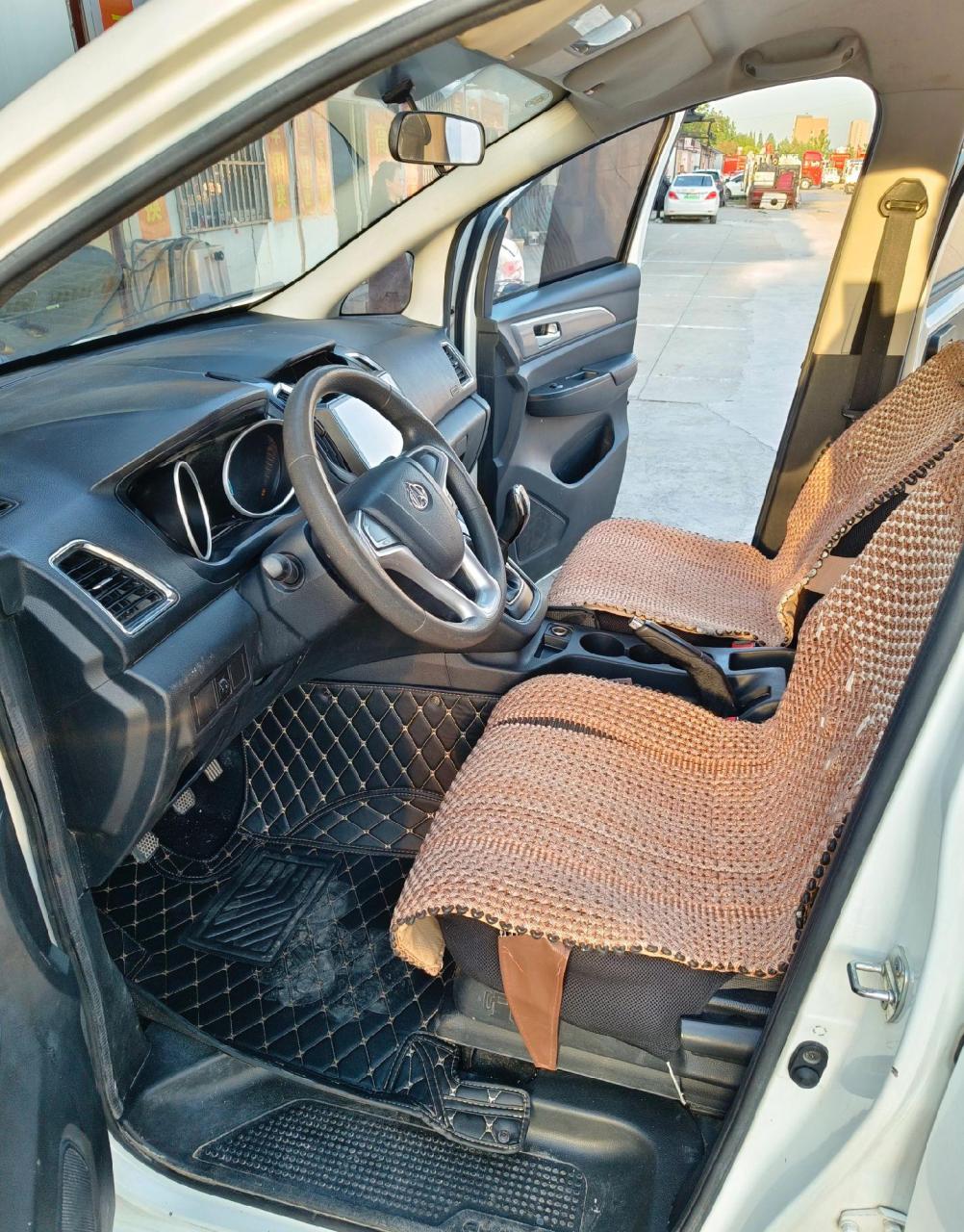 刚刚到20年长安睿行s50v五座又能拉货又能拉人的商务车,原版车况,大屏