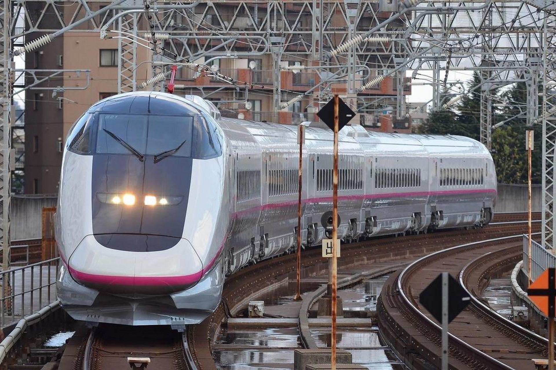 新干线e3系1000番台电力动车组.