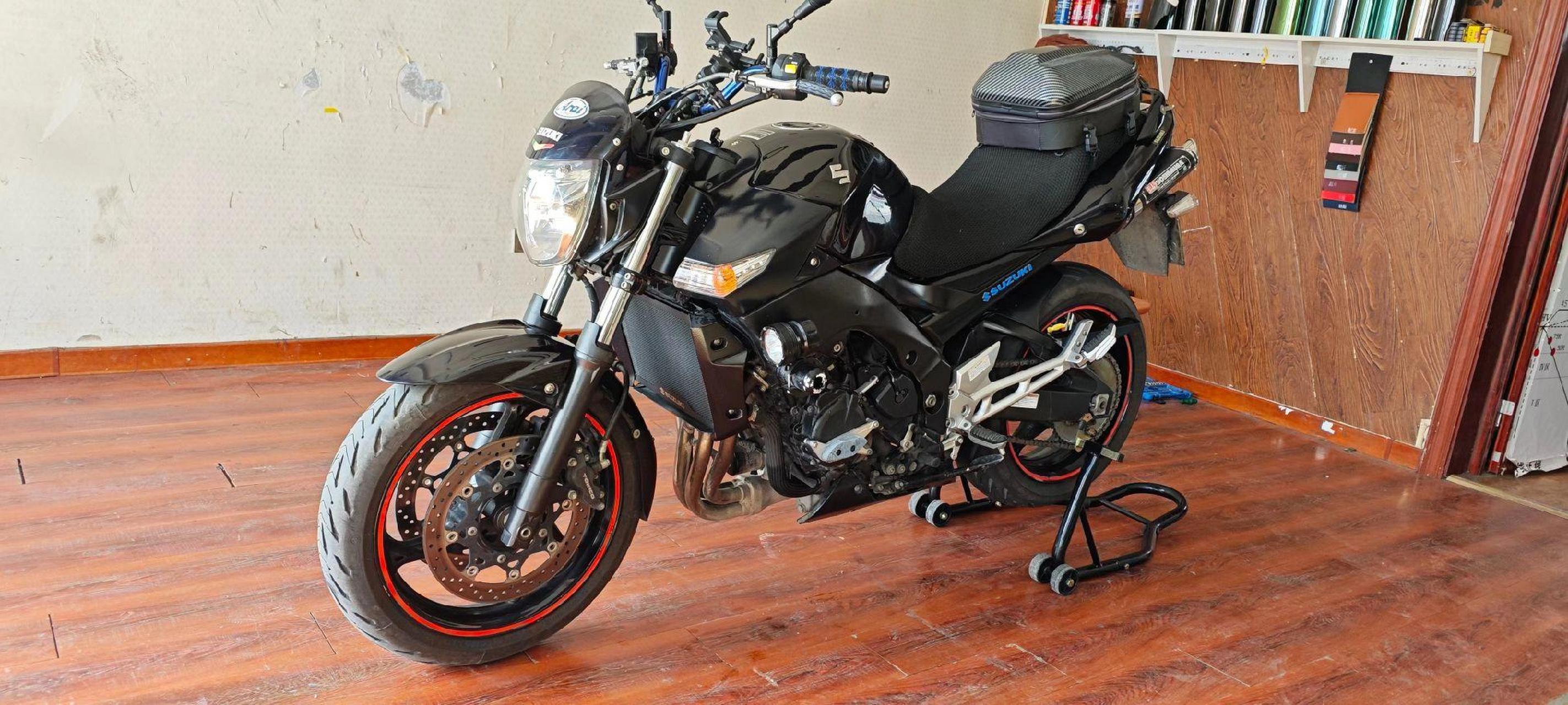 出铃木bk400,gsr400,行星400.四缸电喷400排量,16000转速.