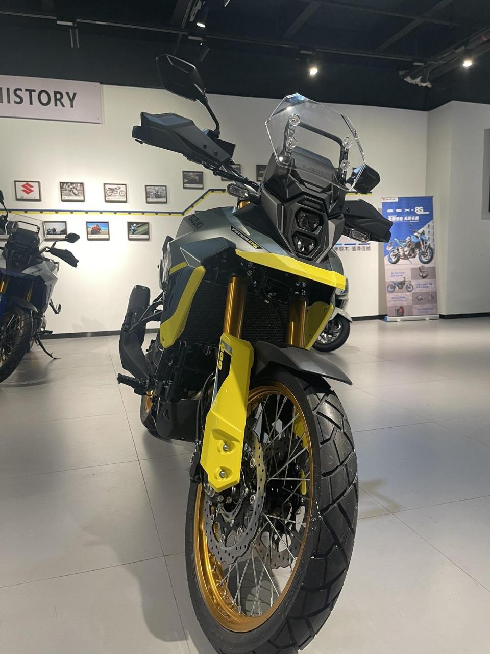 suzuki vstorm800de.铃木中量级硬核拉力铃木 800de 机车