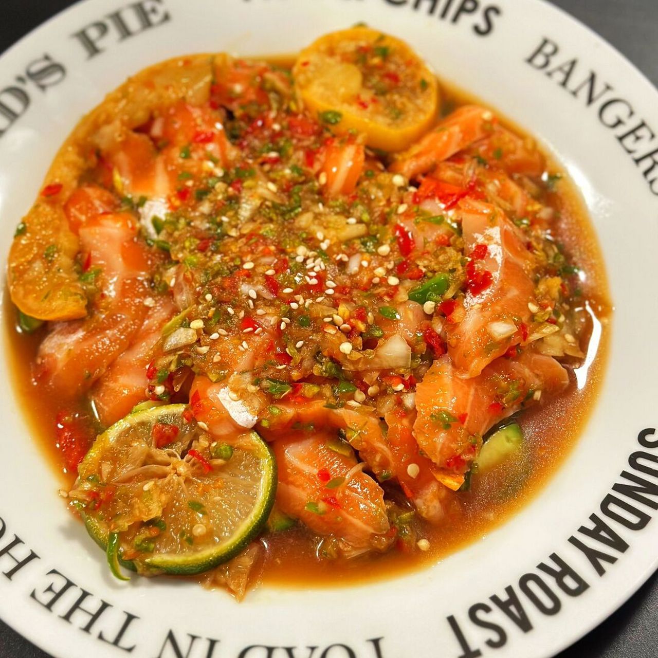 9297食谱分享|泰式凉拌三文鱼 步骤: 16615柠檬切片,蒜头