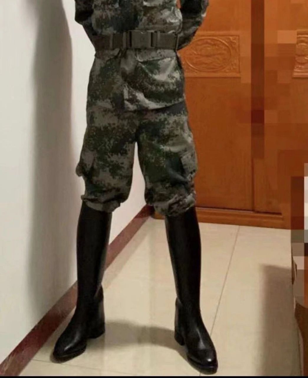 国王很显腿修长  本人矮矬穷一枚