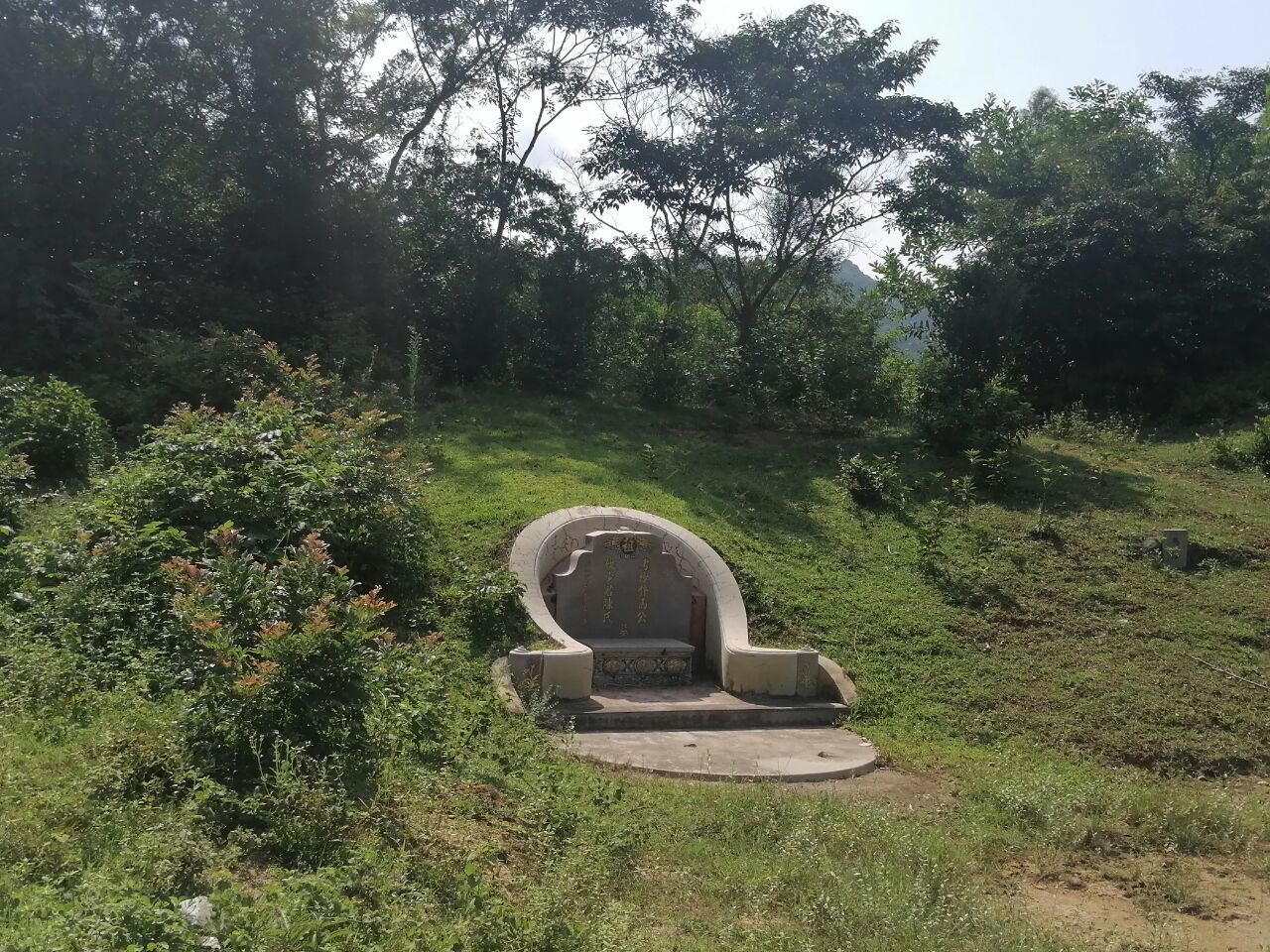 潮汕地区的墓制:摄于大龙溪一级水库附近