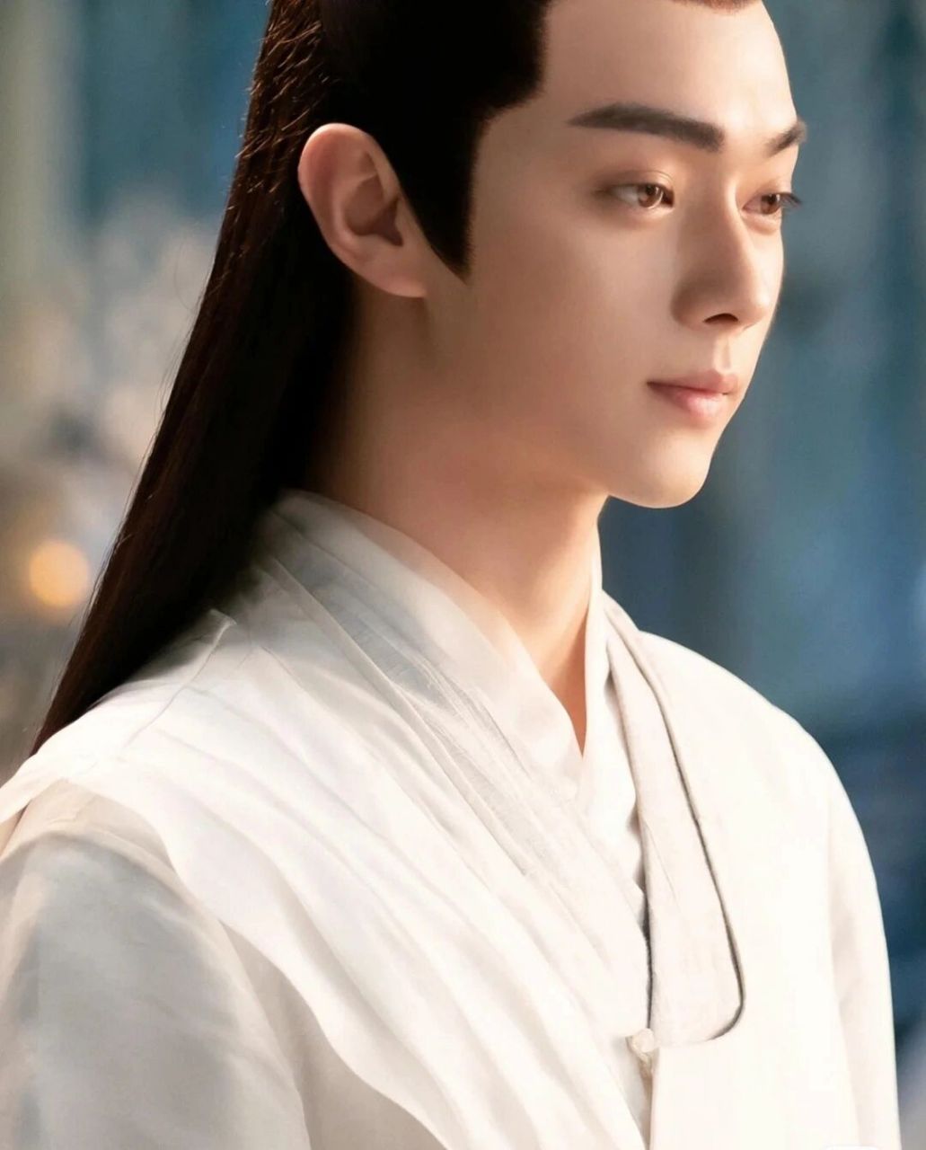 许凯就是神仙颜值,侧脸杀,太帅了,特喜欢他每次看上古那个温柔宠溺的