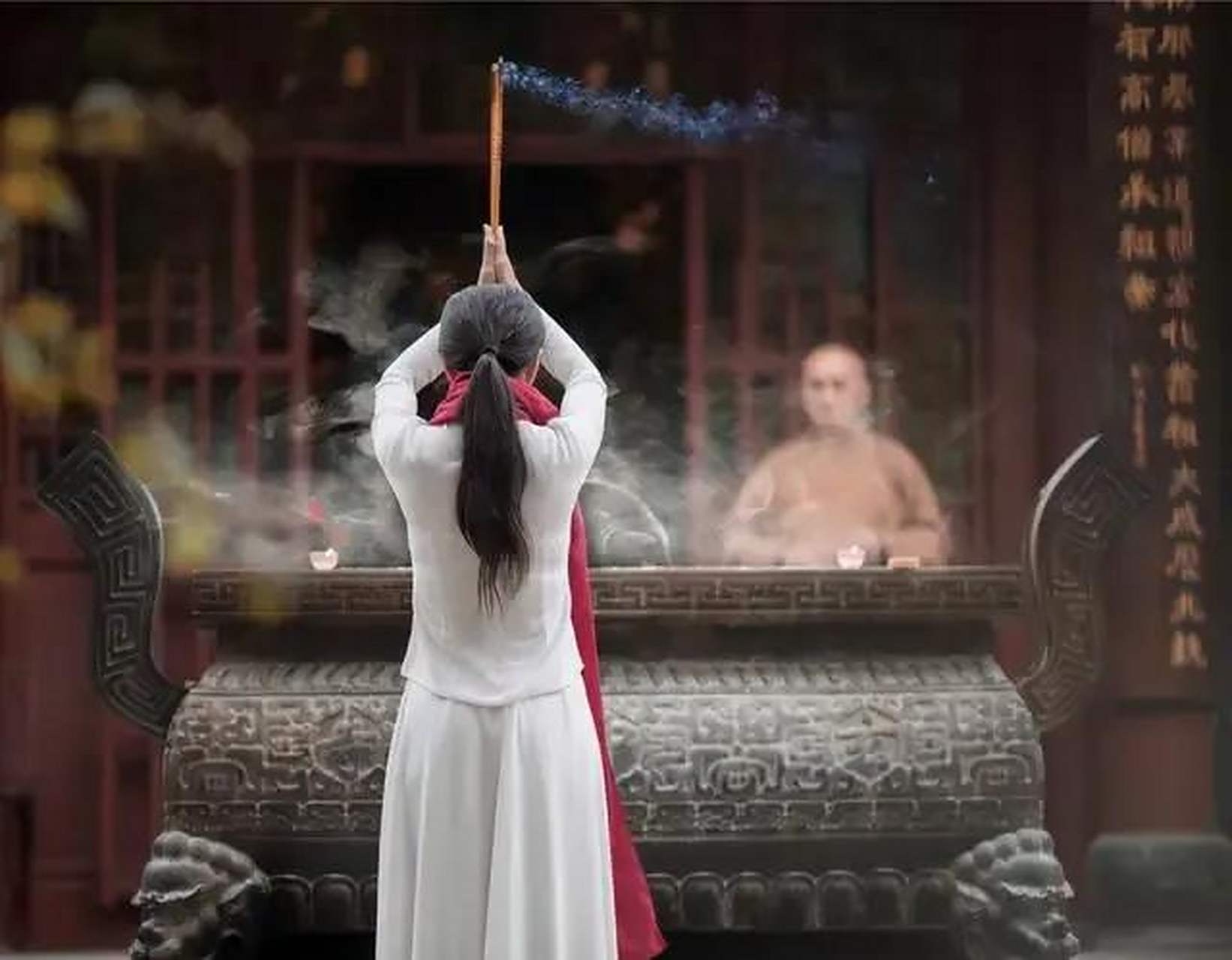 大多还是一些的中老年人,年轻人即使烧香拜佛,大多数最好奇,玩而已