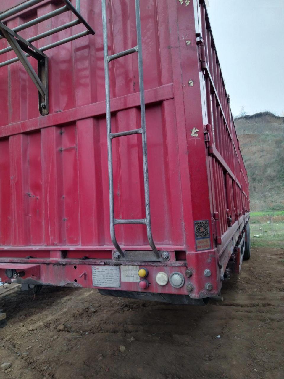 两款13米高栏挂车分享 半挂牵引车