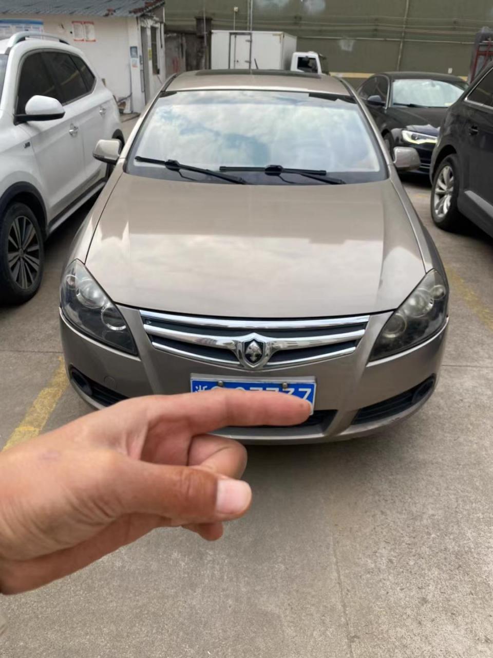 2011年长安cx30手动挡带天窗,一手车,实表9万,价格便宜,几千块钱,喜欢