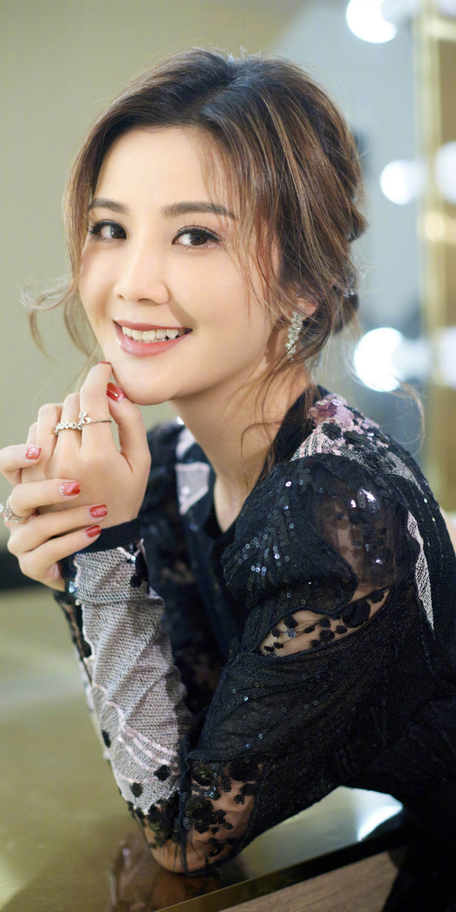 蔡卓妍优雅壁纸