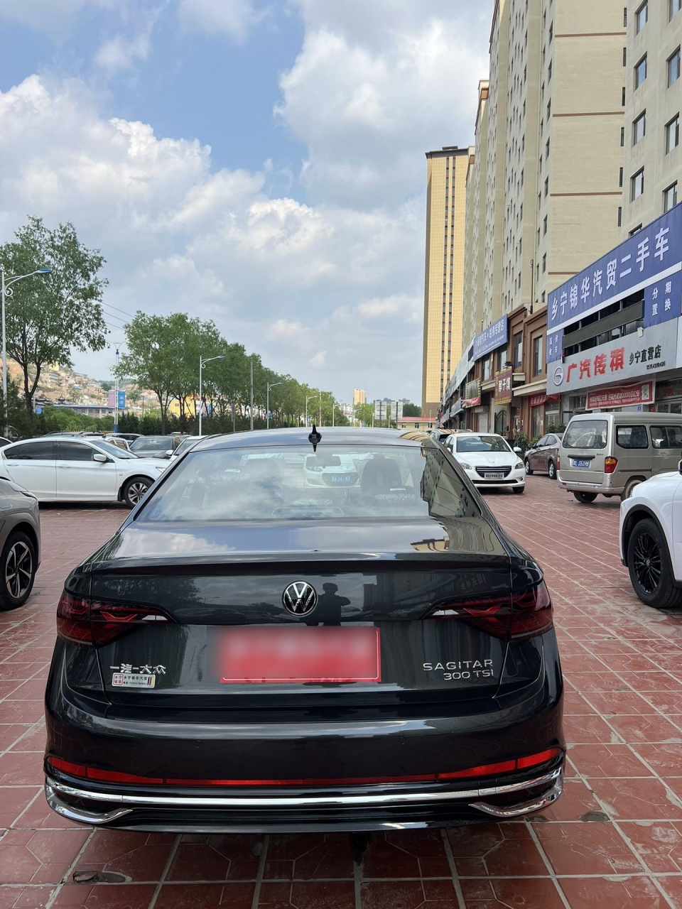 速腾300 tsi 1.5t的超越版官方指导价158,900  整车车长4.