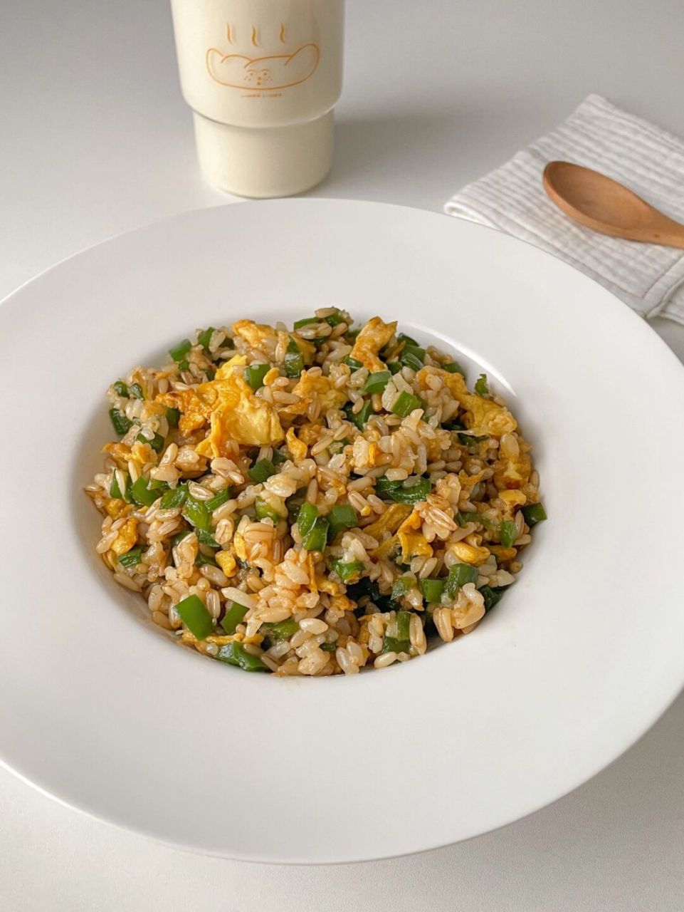 减脂低卡食谱d2天 | 青椒鸡蛋炒饭 只要10分钟就能做的快手减脂餐[并