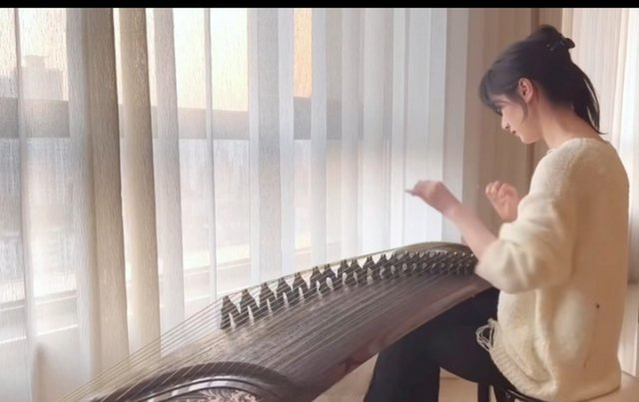 袁冰妍出事后,又是夜爬,跳舞,弹古筝,是没有活动要参加修身养性吗[吃