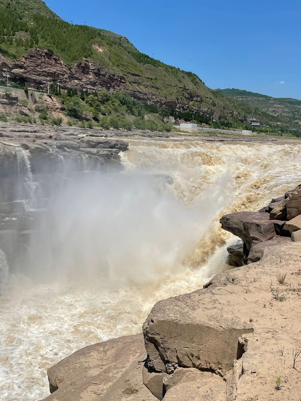 黄河之水天上来 奔流到海不复回 感受了黄河水的气势磅礴 波涛汹涌