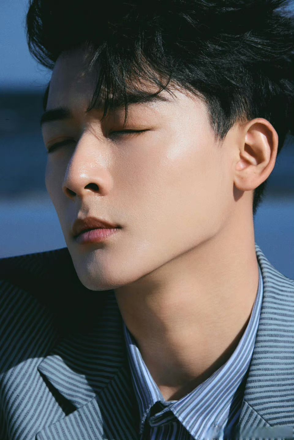 张晚意睁不开眼 我挪不开眼